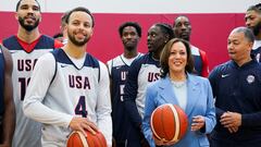 U.S. Vice President Kamala Harris stands next to basketball player Stephen Curry, as she meets with the U.S. men?s Olympic basketball team during a practice session, in Las Vegas, Nevada, U.S., July 9, 2024. REUTERS/Kevin Lamarque