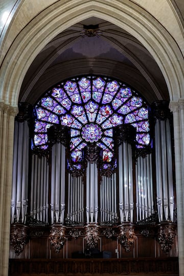 Vista del rosetón occidental de la catedral de Notre Dame de París.