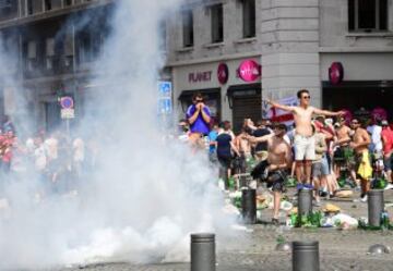 Brutales imágenes de los hooligans liándola de nuevo en Marsella