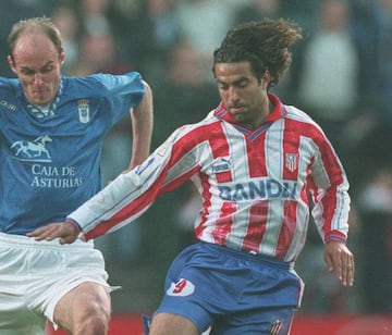 Esnáider en un partido entre el Atlético de Madrid y el Oviedo.