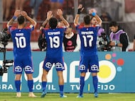Futbol, Universidad de Chile vs Deportes La Serena
Fecha 8, Liga de Primera 2026.
El jugador de Universidad de Chile Javier Altamirano, centro, celebra tras marcar un gol contra Deportes La Serena durante un partido de la Liga de primera realizado en el estadio Nacional de Santiago, Chile.
05/04/2026
Felipe Zanca/Photosport
Football, Universidad de Chile vs Deportes La Serena
8th turn, 2026 First division League.
Universidad de Chile player Javier Altamirano, center, celebrates after scoring against Deportes La Serena during a first division match at Nacional stadium in Santiago, Chile.
05/04/2026
Felipe Zanca/Photosport