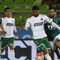 La lucha de Carlos Labrín por la titularidad en Audax Italiano