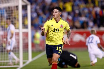 Con goles de James, Borré, Sinisterra y Asprilla, la Selección  Colombia ganó 4-1 en el debut de Néstor Lorenzo.