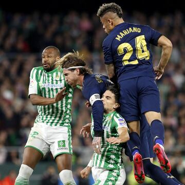 Sidnei, Sergio Ramos, Bartra y Mariano.