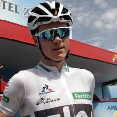 Froome: 'Mis compañeros no deberían seguir en carrera'