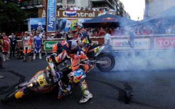 Decimosegunda y última etapa entre Rio Cuarto y Buenos Aires. El británico Sam Sunderland campeón en motos.