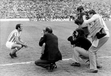 Milit車 en el Real Betis entre 1954 y 1960 y en el Real Madrid entre 1960 y 1962. Termin車 su carrera en el Betis, en la temporada 72-73.