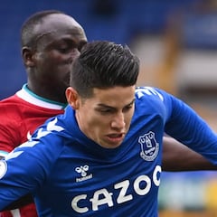 James, entre los que más faltas reciben en la Premier