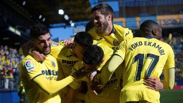 GRAF1261. VILLARREAL, 03/02/2019.- Los jugadores del Villarreal celebran el segundo gol de su equipo, conseguido por Santiago Cazorla contra el Espanyol, durante el partido de LaLiga Santander correspondiente a la jornada 22ª, que se disputa en el es