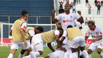 Los leones de Pedro Troglio parec&iacute;an estar fuera del torneo despu&eacute;s del desangelado juego de ida y supieron reivindicarse en la segunda mitad.