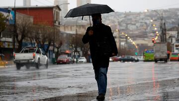 Lluvia en Santiago: el sistema frontal que se acerca y encienden la alerta de ‘probabilidad de nieve’ en estas comunas