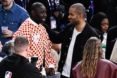 Tony Parker charla con el actor francés Omar Sy.