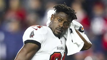 Antonio Brown con los Buccaneers