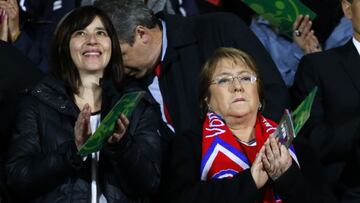 Michelle Bachelet acudi&oacute; al Estadio Nacional para ver el partido entre Chile y Brasil. 