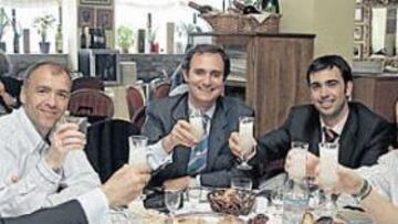 <b>BRINDIS CAMPEÓN. </b>En Casa Juan se brindó por un Atlético fuerte en Europa y nuevos proyectos de la Fundación rojiblanca.