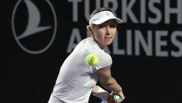 MEX5589. MÉRIDA (MÉXICO), 25/02/2026.- La tenista española Cristina Bucsa devuelve una bola frente a la canadiense Marina Stakusic este miércoles, en un partido del Mérida Open en Yucatán (México). EFE/ Lorenzo Hernández