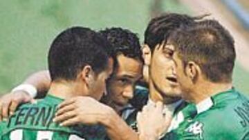 <b>BRASILEÑOS DE ORO. </b>Oliveira y Edú volvieron a marcar.