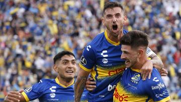 Futbol, Everton vs Monagas.
 Copa Libertadores 2022.
 El jugador de Everton Lucas Di Yorio, derecha, celebra con sus companeros su gol contra Monagas durante el partido de ida de la fase dos de la Copa Libertadores disputado en el estadio Sausalito de Vin