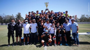 El título que ganó Colo Colo en el torneo 'Mas que una Pasión'.