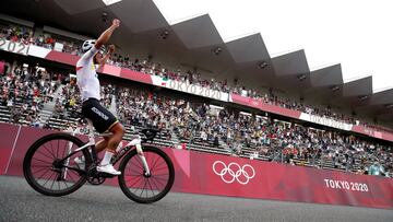Richard Carapaz se ha ganado a toda la afici車n del ciclismo mundial. Batallador como pocos, el ecuatoriano ha demostrado que en forma es capaz de cualquier cosa, desde ganar una grande como el Giro a tomar la responsabilidad del Ineos en el Tour y acabar en el podio. Su oro ol赤mpico fue extraordinario y un aut谷ntico orgullo para Ecuador.