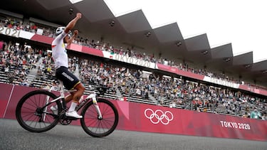 Richard Carapaz se ha ganado a toda la afición del ciclismo mundial. Batallador como pocos, el ecuatoriano ha demostrado que en forma es capaz de cualquier cosa, desde ganar una grande como el Giro a tomar la responsabilidad del Ineos en el Tour y acabar en el podio. Su oro olímpico fue extraordinario y un auténtico orgullo para Ecuador.