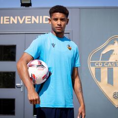 Chirino: “El Castellón tiene un plan de desarrollo para mi futuro”