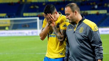 Vitolo retirándose lesionado.
