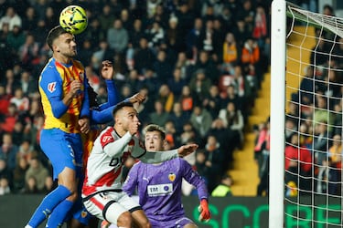 Aprobados y suspensos de Valencia: Diego López salva un punto