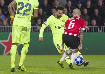 0-1. Leo Messi marcó el primer gol.