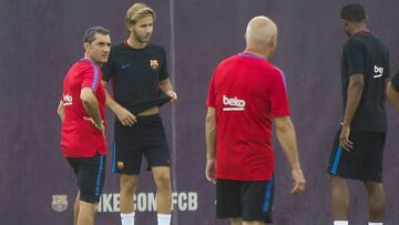 Segundo entrenamiento del Barça sin los internacionales