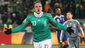 Junto a Ronaldinho, el mexicano es el máximo goleador del torneo con 9 anotaciones.