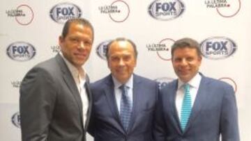 El doctor Peláez comparte junto a Oscar Córdoba en el lanzamiento de su nuevo proyecto televisivo La Última Palabra.