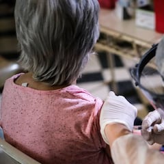 China inicia los ensayos clínicos de dos vacunas contra el coronavirus