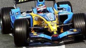 Fernando Alonso, cuarto en su debut con el R26