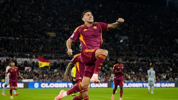 Soccer Football - Serie A - AS Roma v Udinese - Stadio Olimpico, Rome, Italy - November 9, 2025 AS Roma's Lorenzo Pellegrini celebrates scoring their first goal REUTERS/Matteo Ciambelli