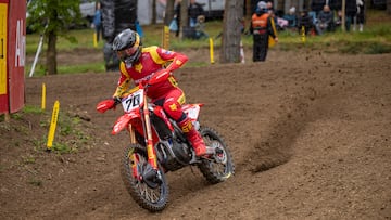 Rubén Fernández, con la Honda en el MXGP de España.