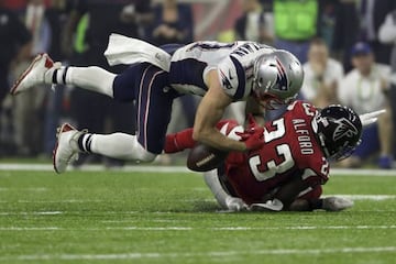 La segunda parte empezó como la pimera el ataque de los Patriots no era capaz de mover las cadenas gracias a la buena labor de la secundaria de los Falcons.