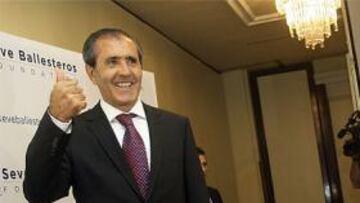 Severiano, sonriente.