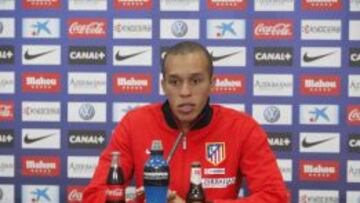 Joao Miranda en rueda de prensa.