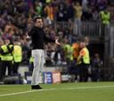 Xavi, en medio del caos