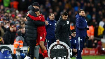 LIVERPOOL, ENGLAND - FEBRUARY 23: Thiago Alcantara of Liverpool embraces Juergen Klopp, Manager of Liverpool as he is substituted during the Premier League match between Liverpool and Leeds United at Anfield on February 23, 2022 in Liverpool, England. (Ph