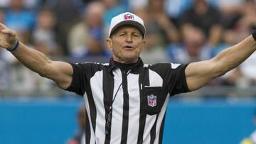 Ed Hochuli, &aacute;rbitro de la NFL.