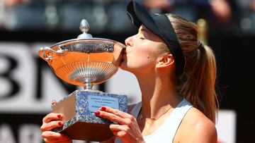 Svitolina repite t¨ªtulo ante una Halep agotada y lesionada