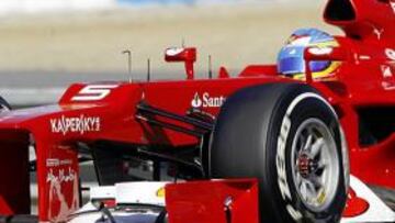Fernando Alonso rueda poco, pero marca el mejor tiempo