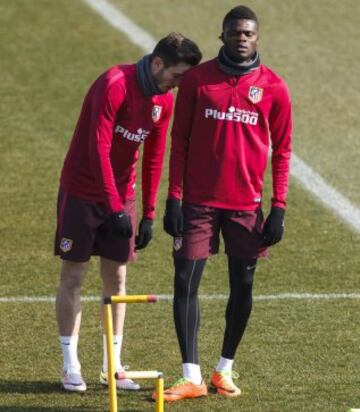 Saúl Ñíguez y Thomas Partey
