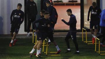 Coquelin, entrenando con el Valencia. 