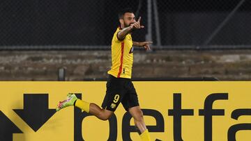 Ecuador's Barcelona Gonzalo Mastriani celebrates after scoring a goal during the Copa Libertadores football match between Uruguay's Montevideo City Torque and Ecuador's Barcelona at Centenario stadium in Montevideo, on February 8, 2022. (Photo by PABLO PORCIUNCULA / AFP)