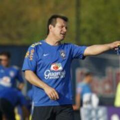 Dunga: "Chile tiene la obligación de ganar a Brasil"