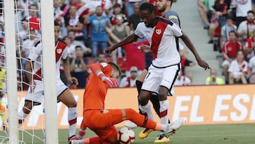 Ocasi&oacute;n de Abdoulaye ante el Sevilla.