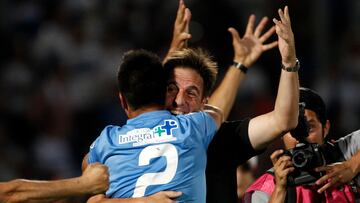 Futbol, U. Catolica vs O'Higgins.
Partido final, Apertura 2013.
El entrenador de O'Higgins Eduardo Berizzo, centro, celebra el titulo de campen del torneo de Apertura 2013 tras el triunfo contra Universidad Catolica por el partido final de primera division disputado en el estadio Nacional de Santiago, Chile.
10/12/2013
Andres Pina/Photosport*************

Football, U. Catolica vs O'Higgins.
Aperture championship 2013, final match.
O'Higgins manager Eduardo Berizzo, center, celebrates the Aperture championship 2013 title after the final match of the first division against Universidad Catolica held at National stadium in Santiago, Chile.
10/12/2013
Andres Pina/Photosport